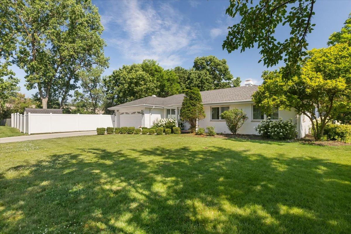 5625 Ridgewood Dr., Western Springs, IL 60558