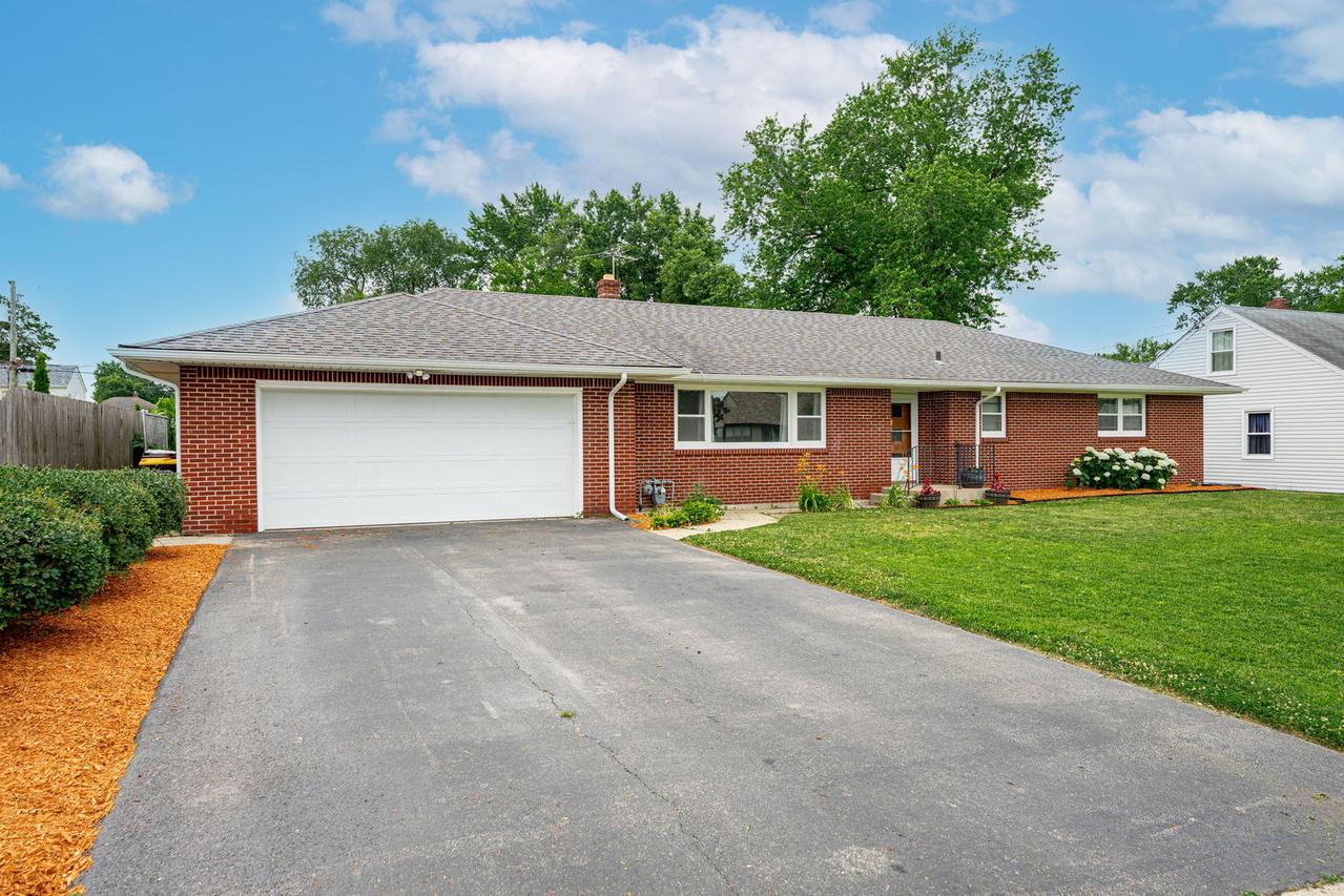 427 Burrwood Ave., Loves Park, IL 61111