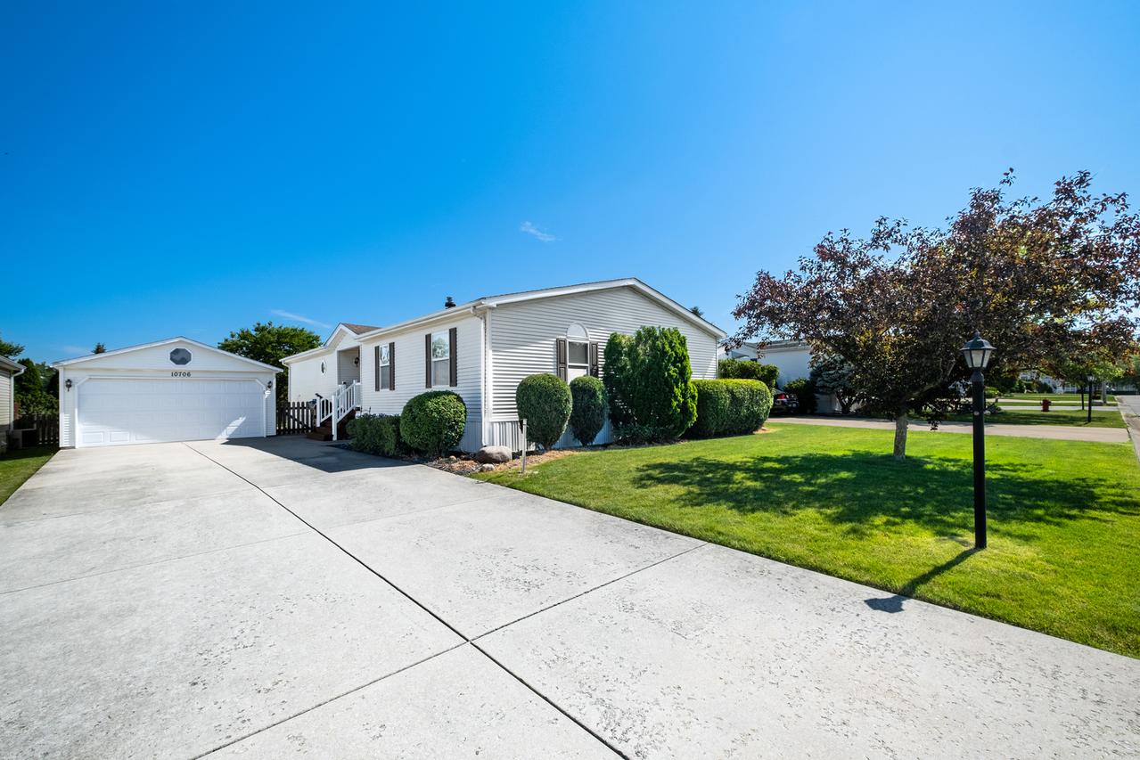 10706 W Silver Lake Dr., Frankfort, IL 60423