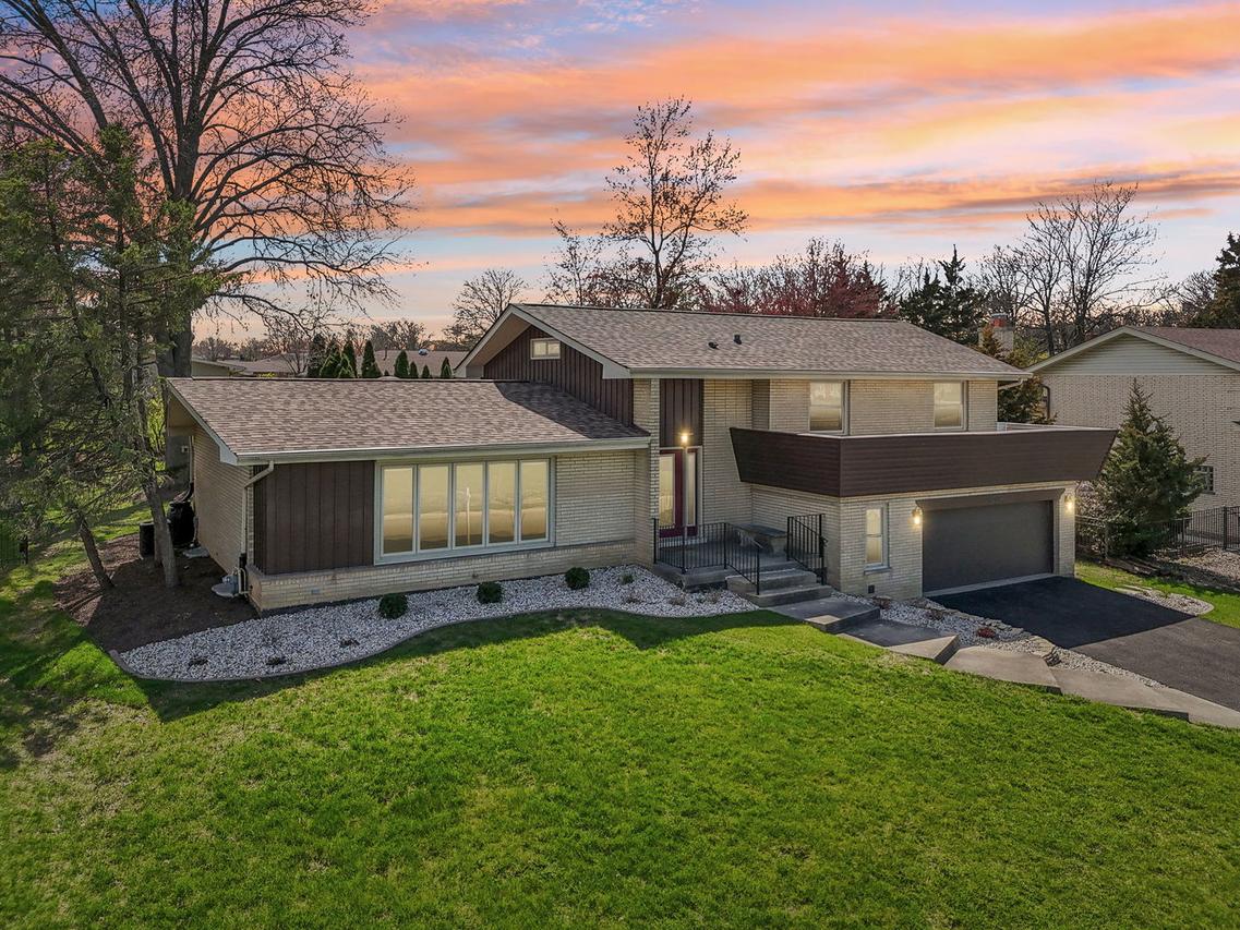 6709 W Menominee Pkwy., Palos Heights, IL 60463