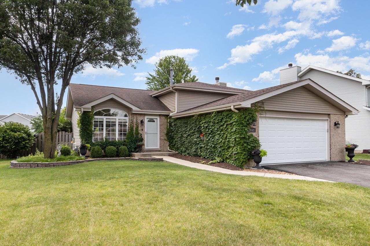 16521 W Delaware Dr., Lockport, IL 60441