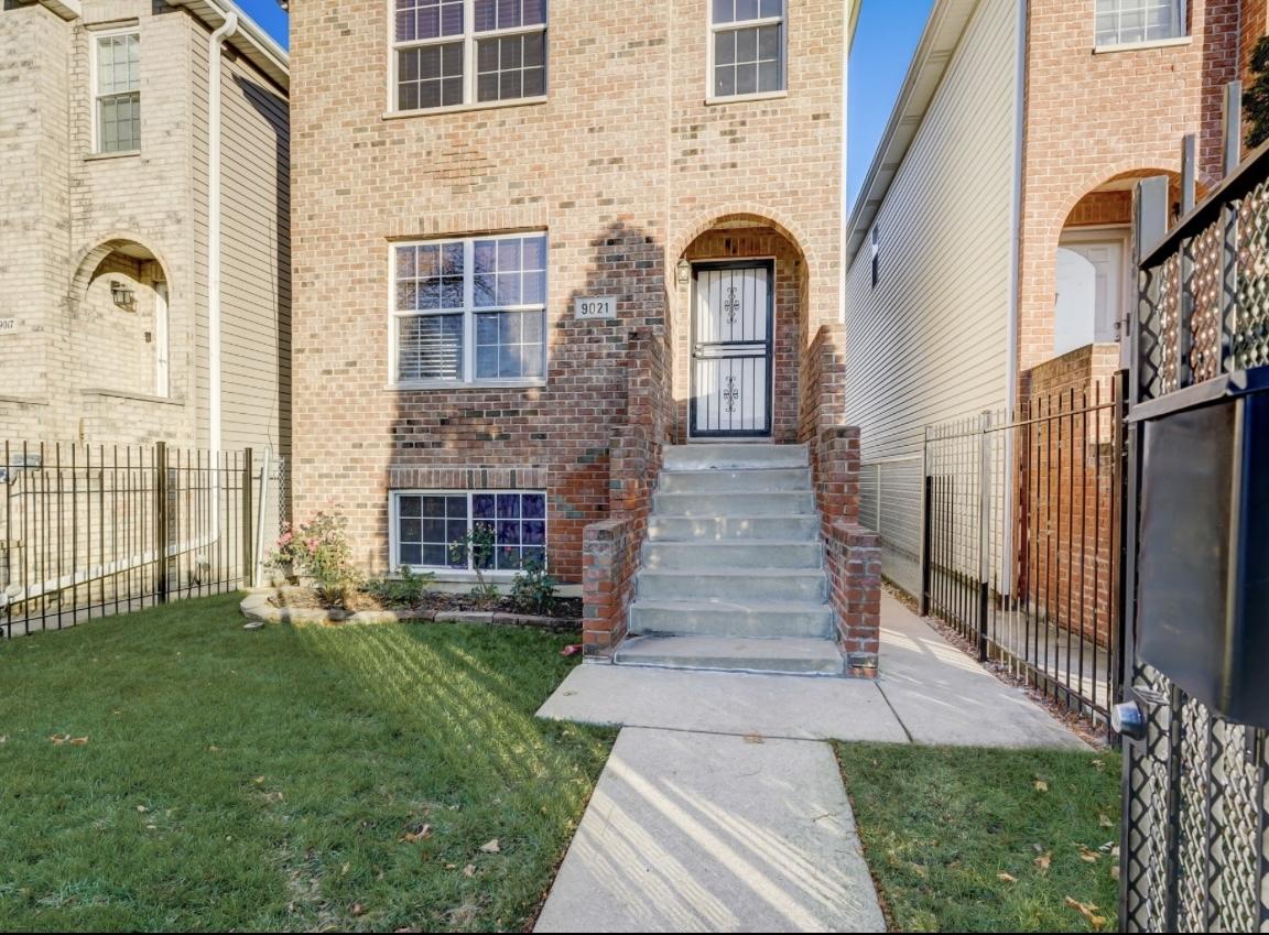 9021 S Greenwood Ave., Chicago, IL 60619