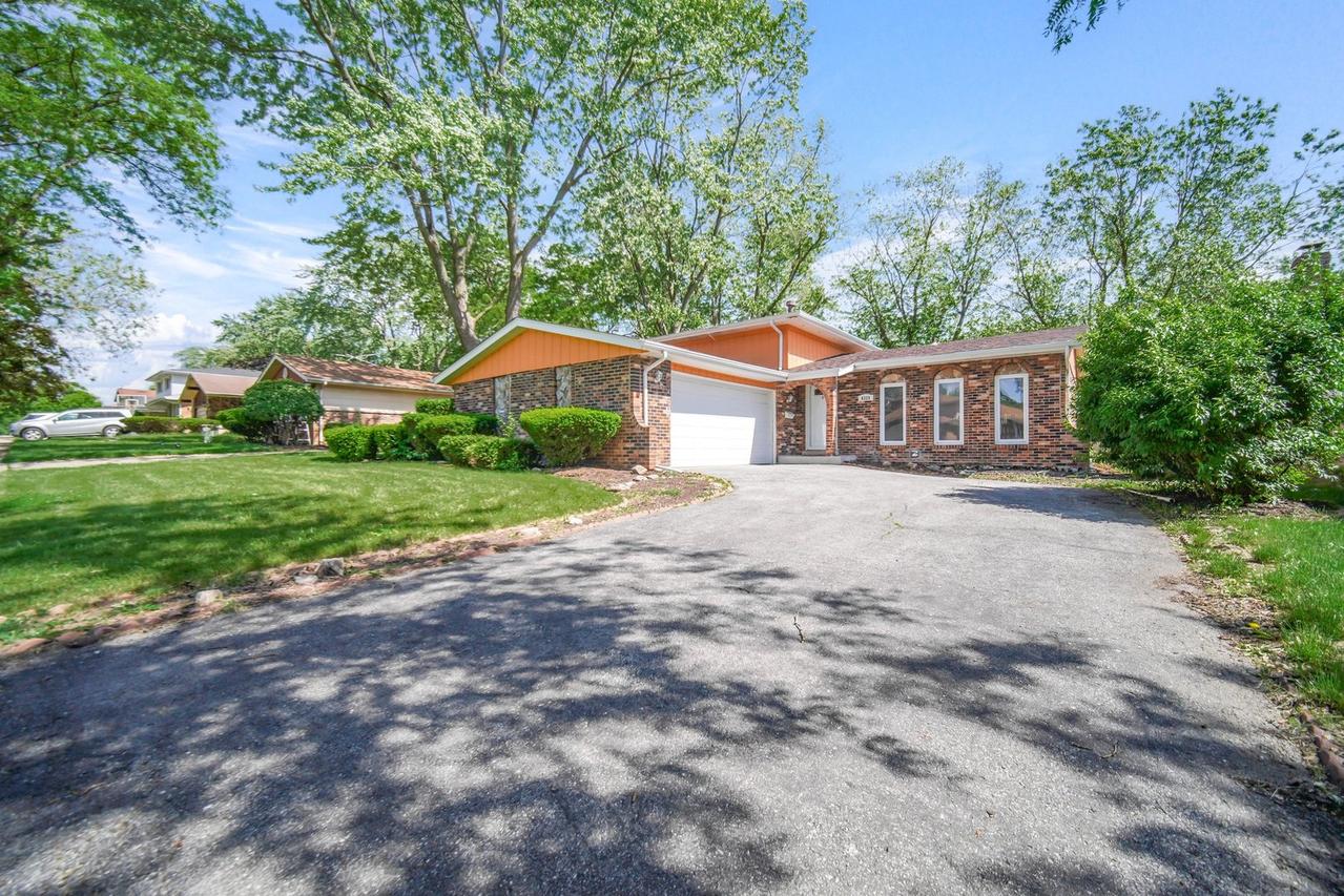 4329 Applewood Ln., Matteson, IL 60443