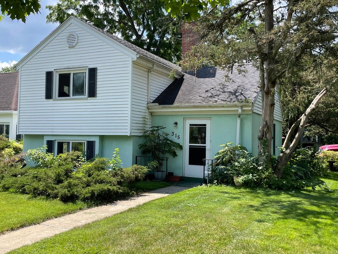 315 W Charles St., Champaign, IL 61820