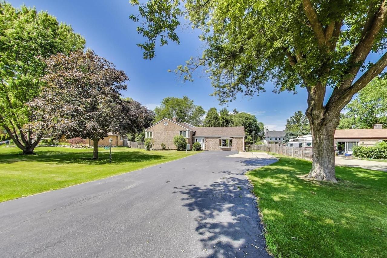 100 W Willow Rd., Prospect Heights, IL 60070
