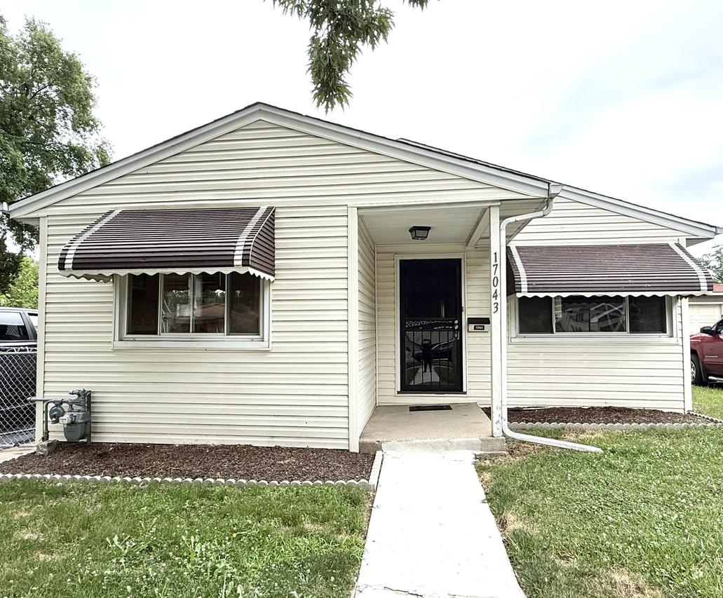 17043 Trapet Ave., Hazel Crest, IL 60429