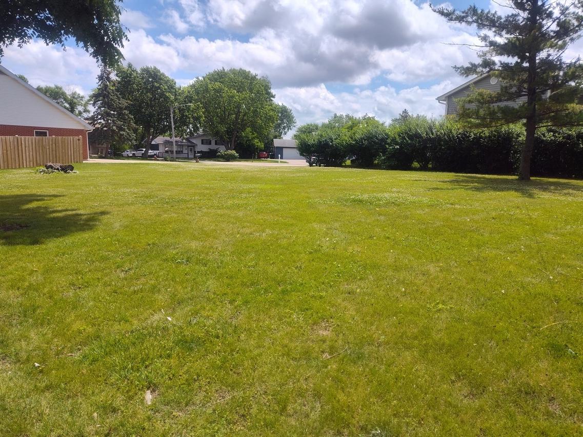 2418 Highland Cir., Lindenhurst, IL 60046