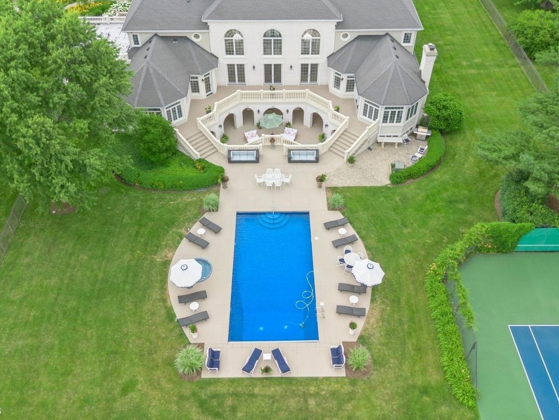 5N113 Burr Rd., St. Charles, IL 60175