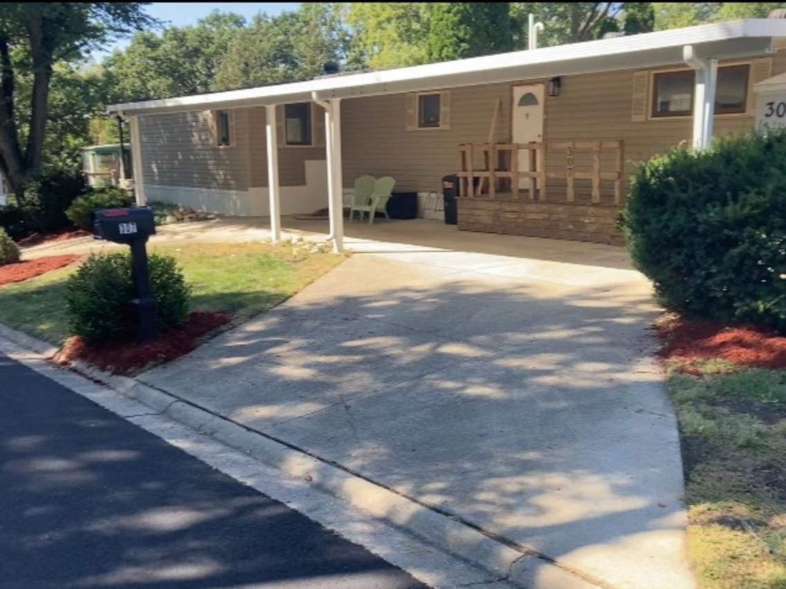 307 Valhalla Cir., Crystal Lake, IL 60014