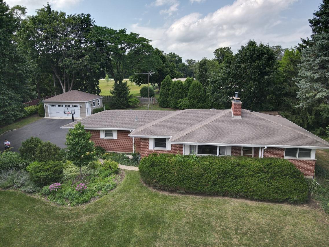 240 Roslyn Rd., Barrington, IL 60010