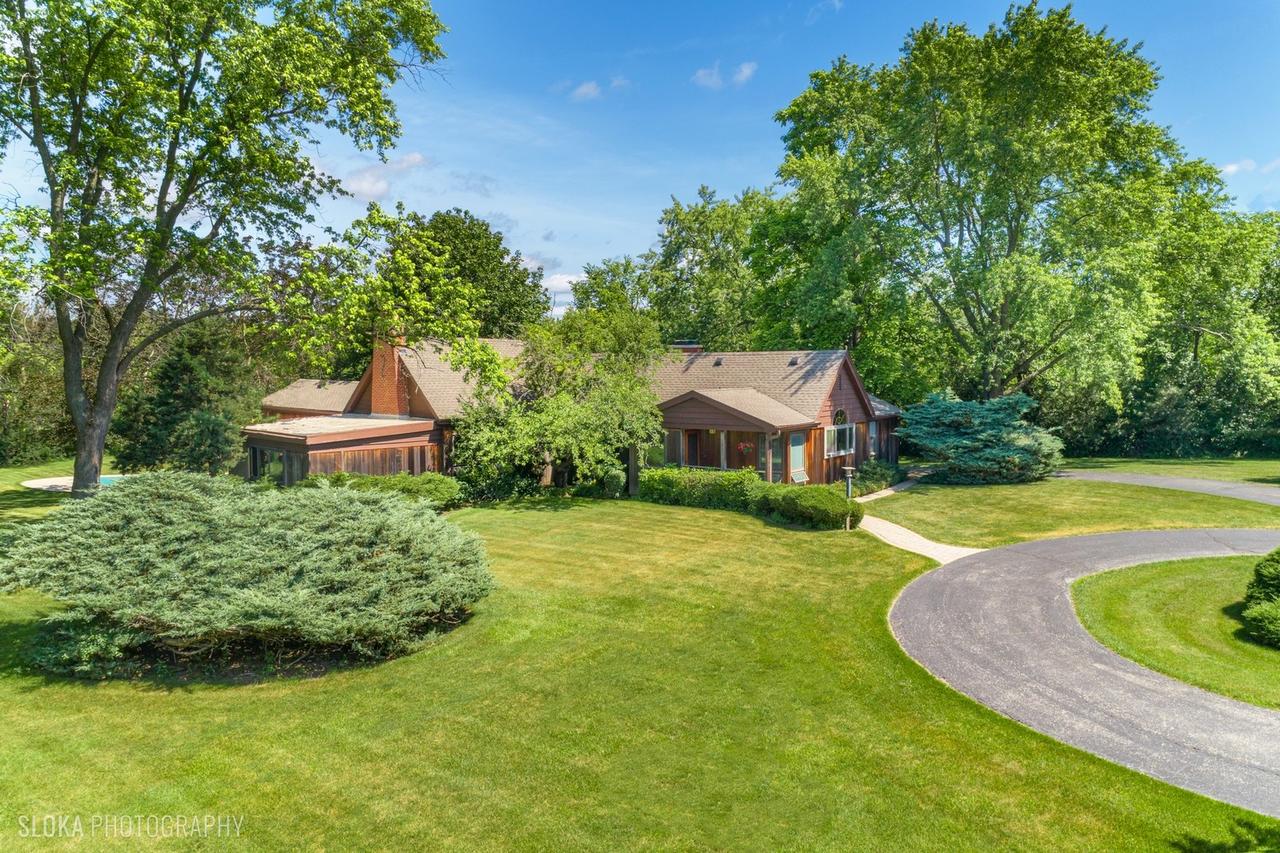 130 Old Dundee Rd., Barrington Hills, IL 60010