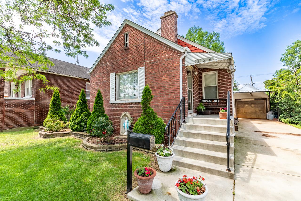 562 Harrison Ave., Calumet City, IL 60409
