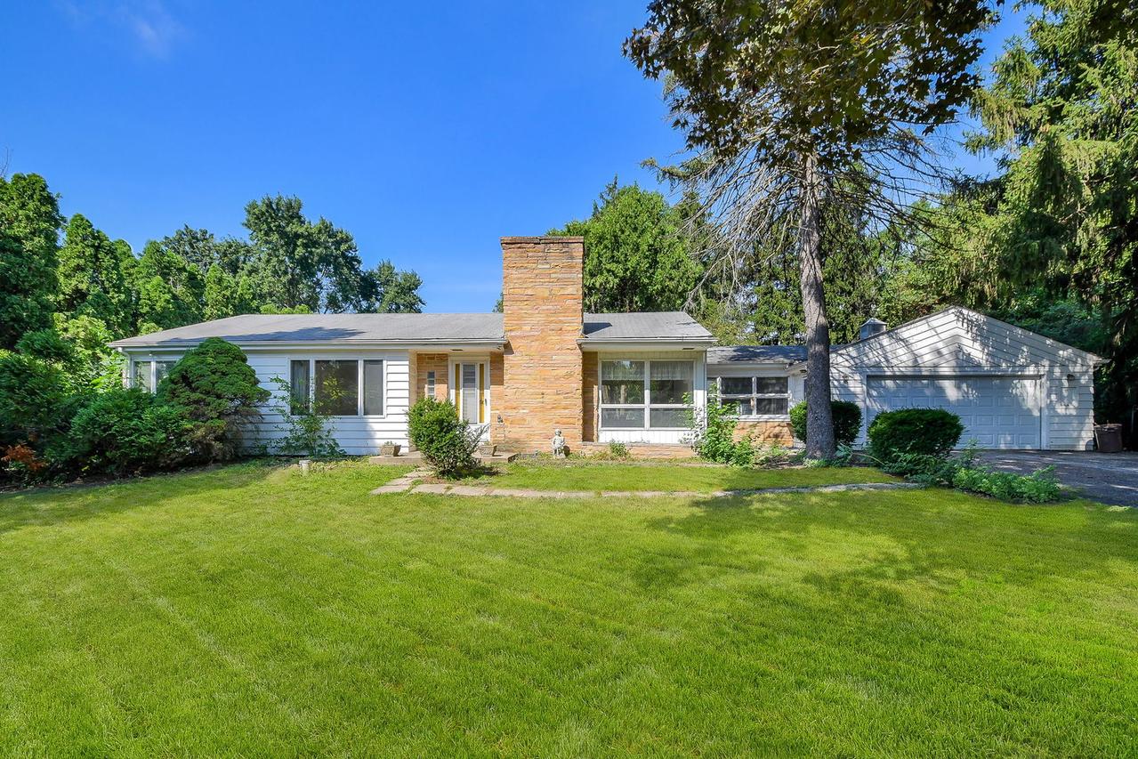 2018 N West St., Wheaton, IL 60187