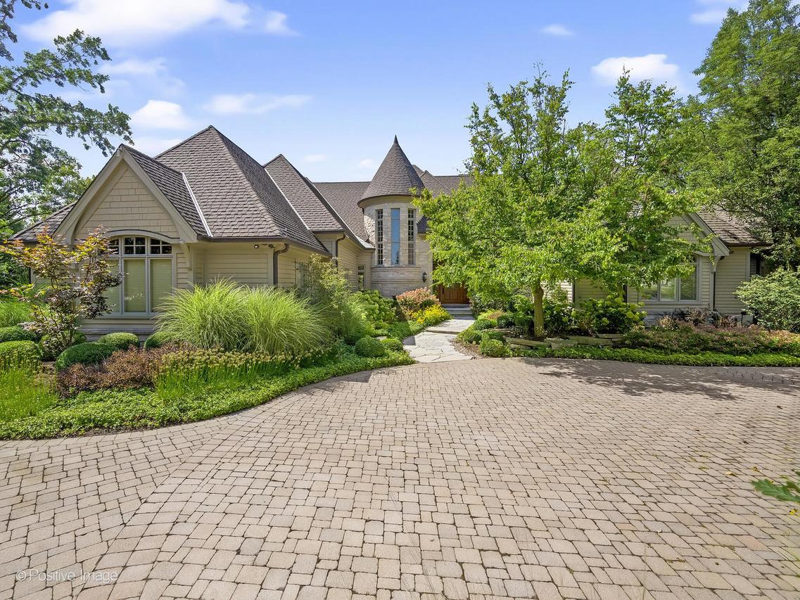 8698 S Madison St., Burr Ridge, IL 60527
