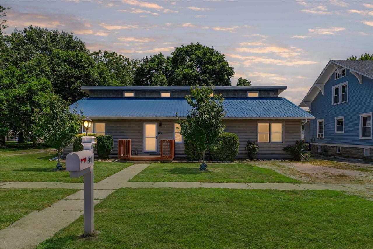 501 N Center St., Colfax, IL 61728