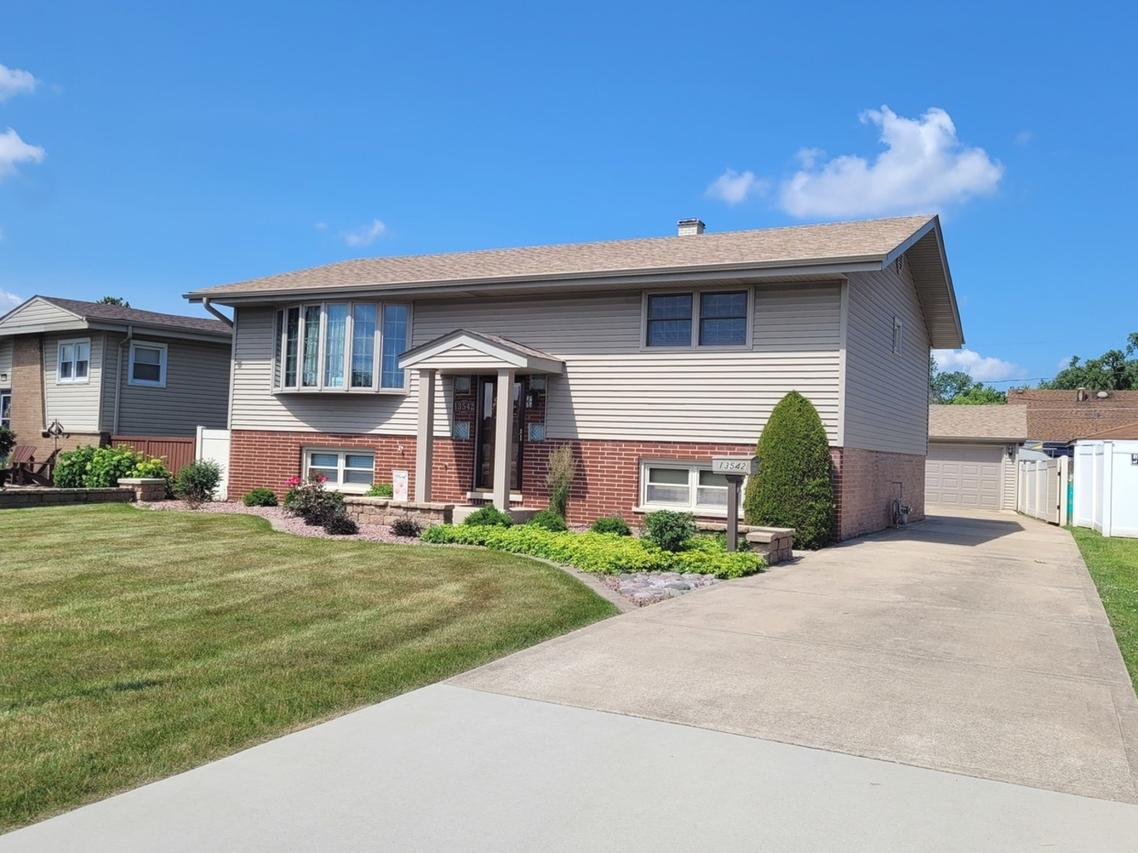 13542 Short Dr., Crestwood, IL 60418