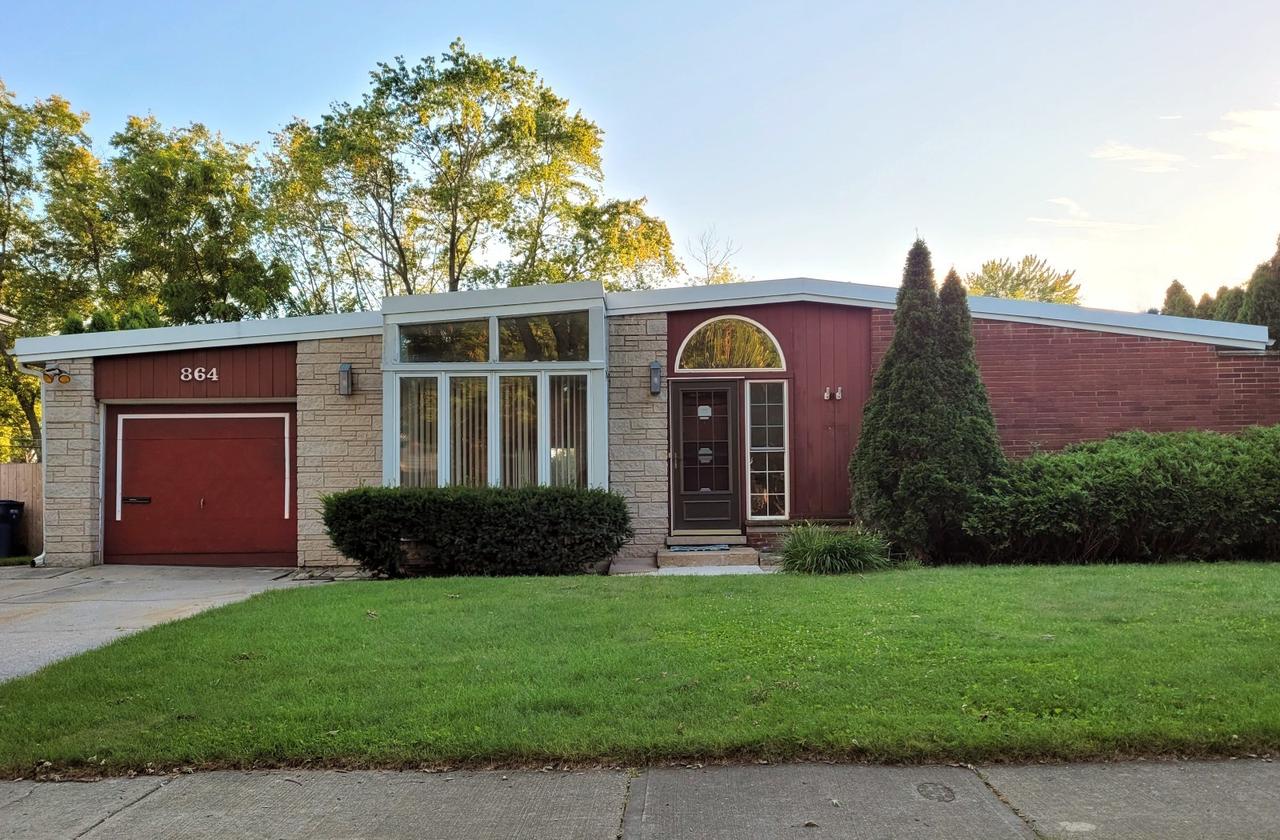 864 Sumac Rd., Highland Park, IL 60035