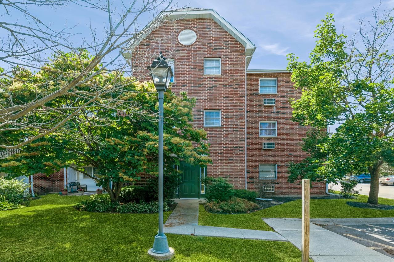 551 Leah Ln. #2B, Woodstock, IL 60098