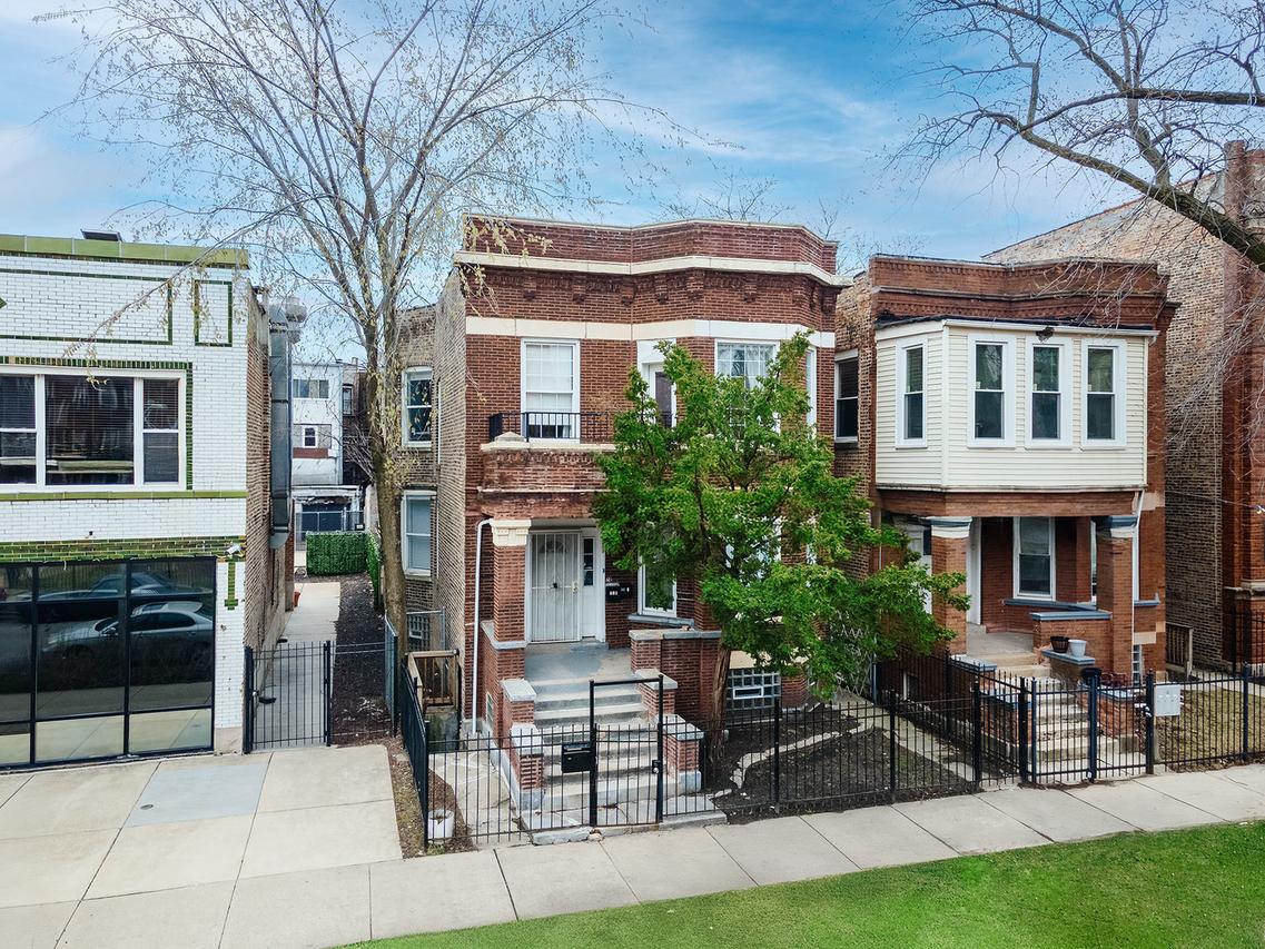 6111 S Eberhart Ave., Chicago, IL 60637
