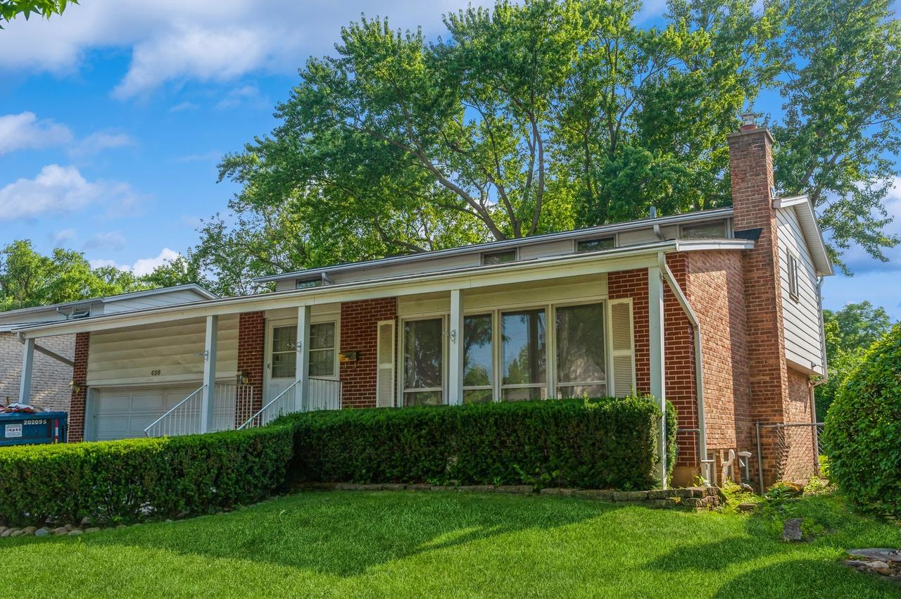 626 Barberry Rd., Highland Park, IL 60035