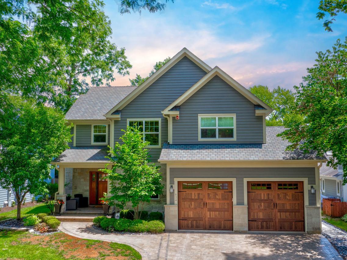 624 7th Ave., Libertyville, IL 60048