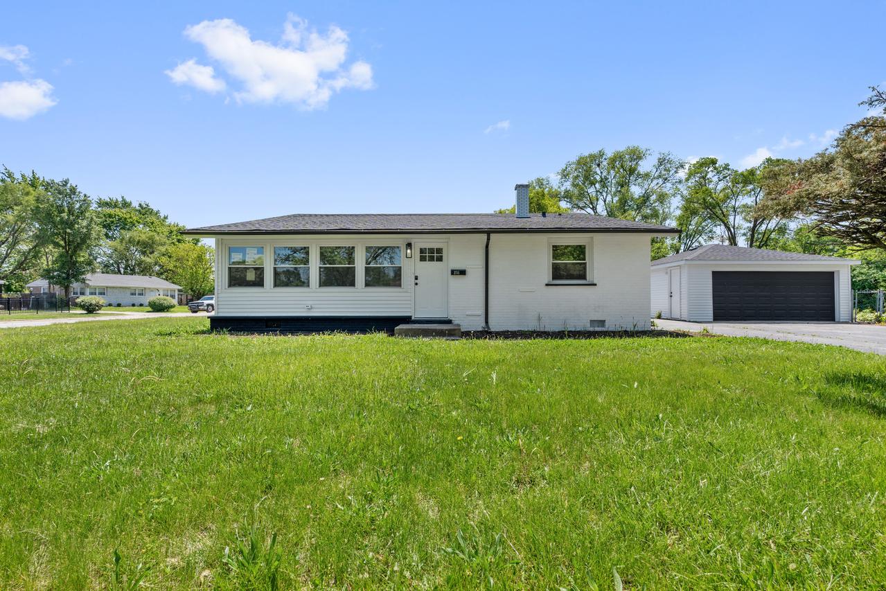 2711 Lancaster Dr., Markham, IL 60428