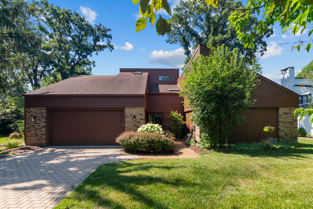 1960 Old Briar Rd., Highland Park, IL 60035
