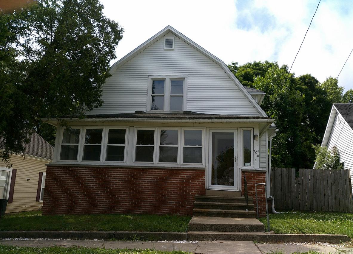 208 E State St., Fairmount, IL 61841