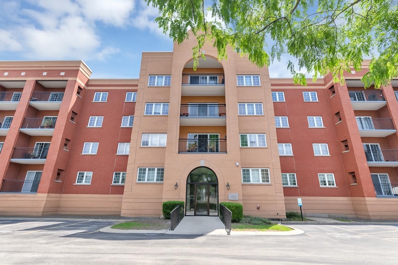 59 S Hale St. #402, Palatine, IL 60067