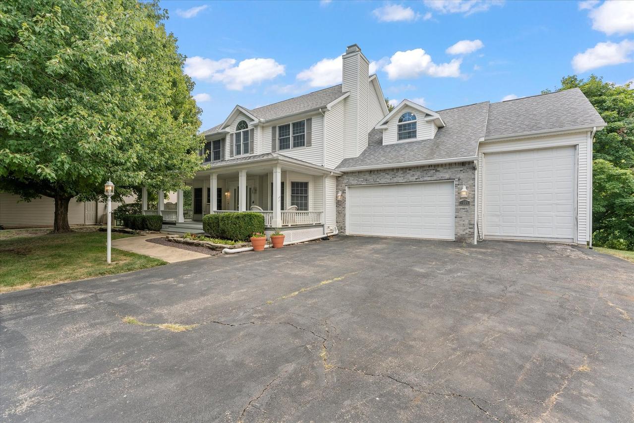 1001 Lake Pointe Ln., Mahomet, IL 61853