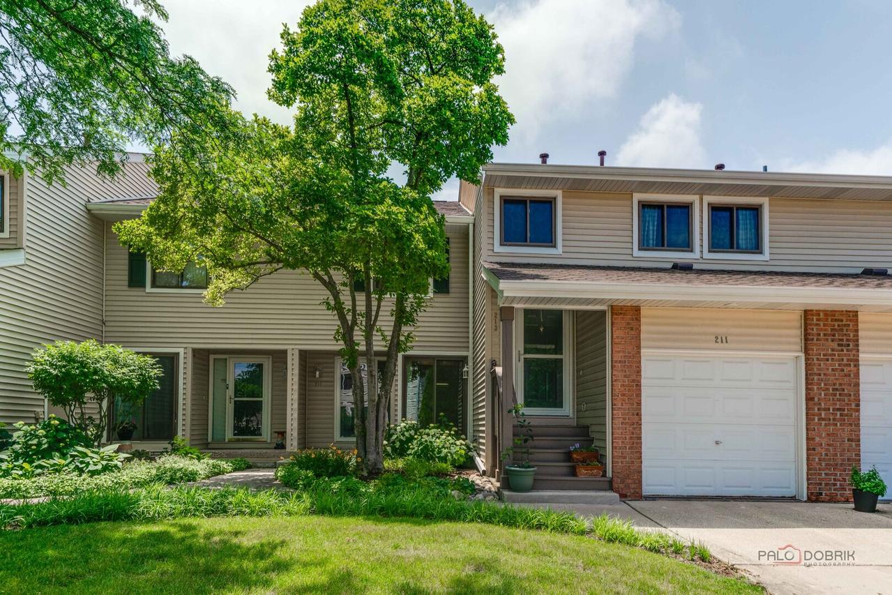 211 Winding Oak Ln., Buffalo Grove, IL 60089