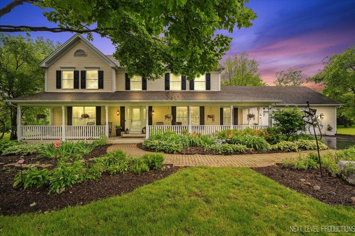 39W841 Prunetree Ln., St. Charles, IL 60175