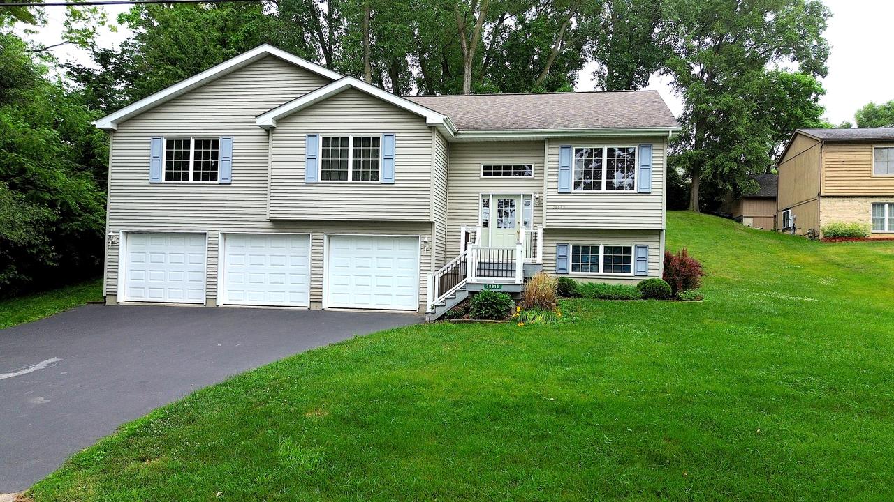 38815 N Broadway Ave., Antioch, IL 60002