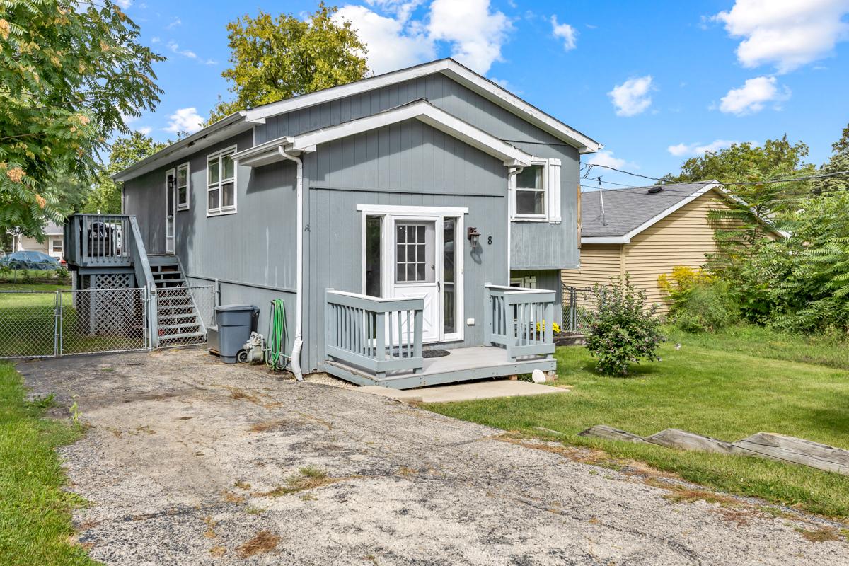 8 S Lake Ave., Fox Lake, IL 60020