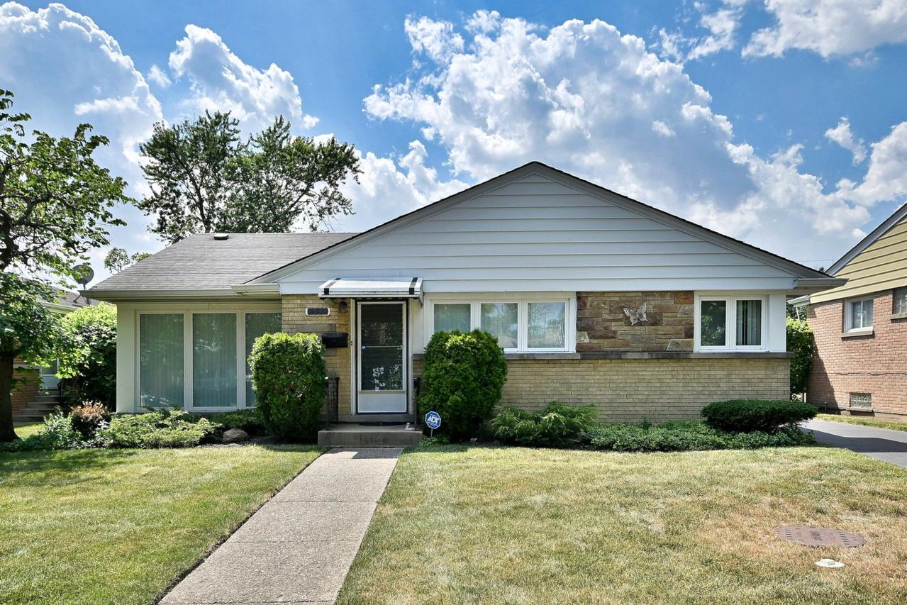 8532 N Olcott Ave., Niles, IL 60714