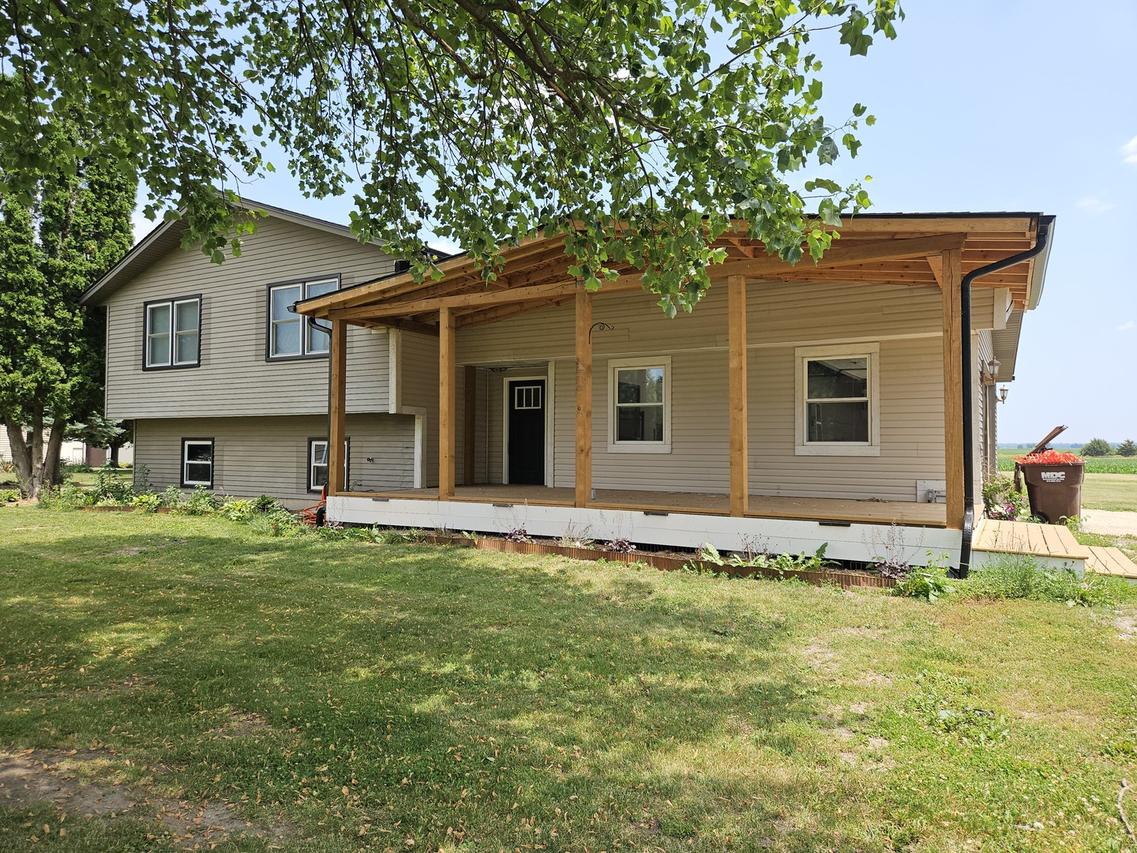 32068 New Lebanon Rd., Hampshire, IL 60140
