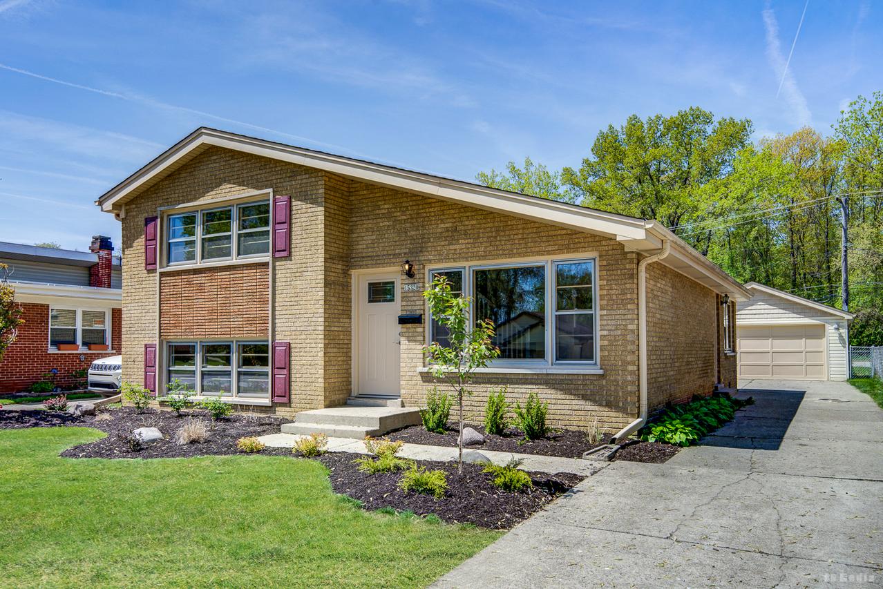 15320 Harding Ave., Midlothian, IL 60445