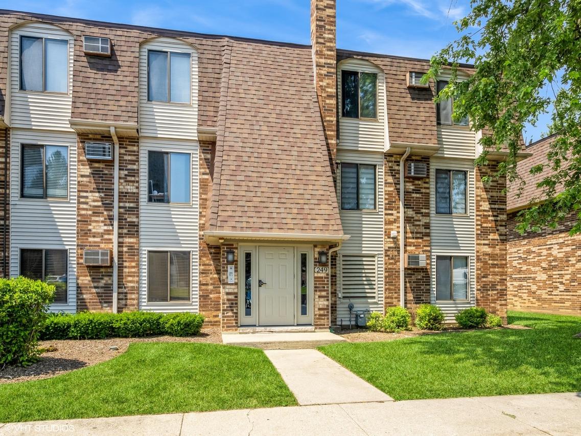 249 W Court Of Shorewood #1B, Vernon Hills, IL 60061