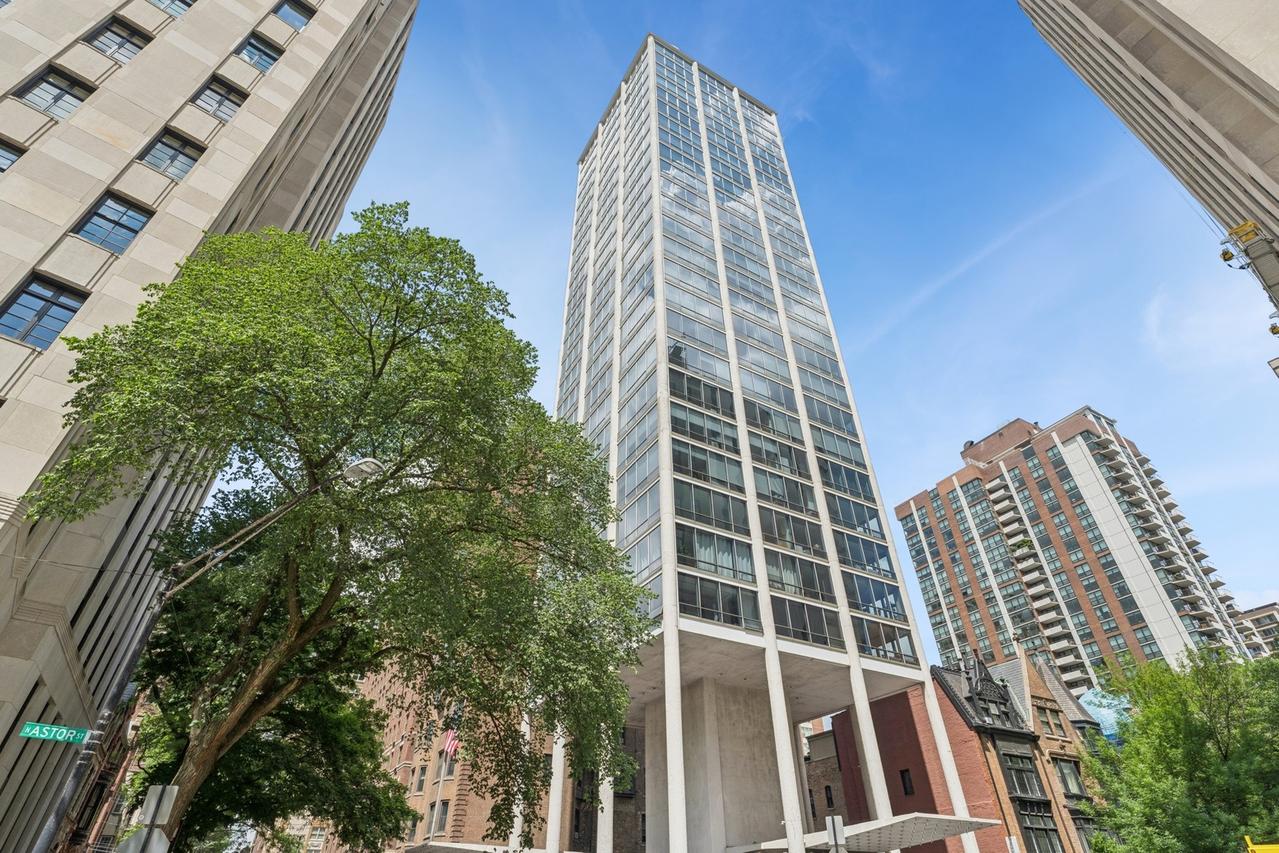 1300 N Astor St. #26C, Chicago, IL 60610