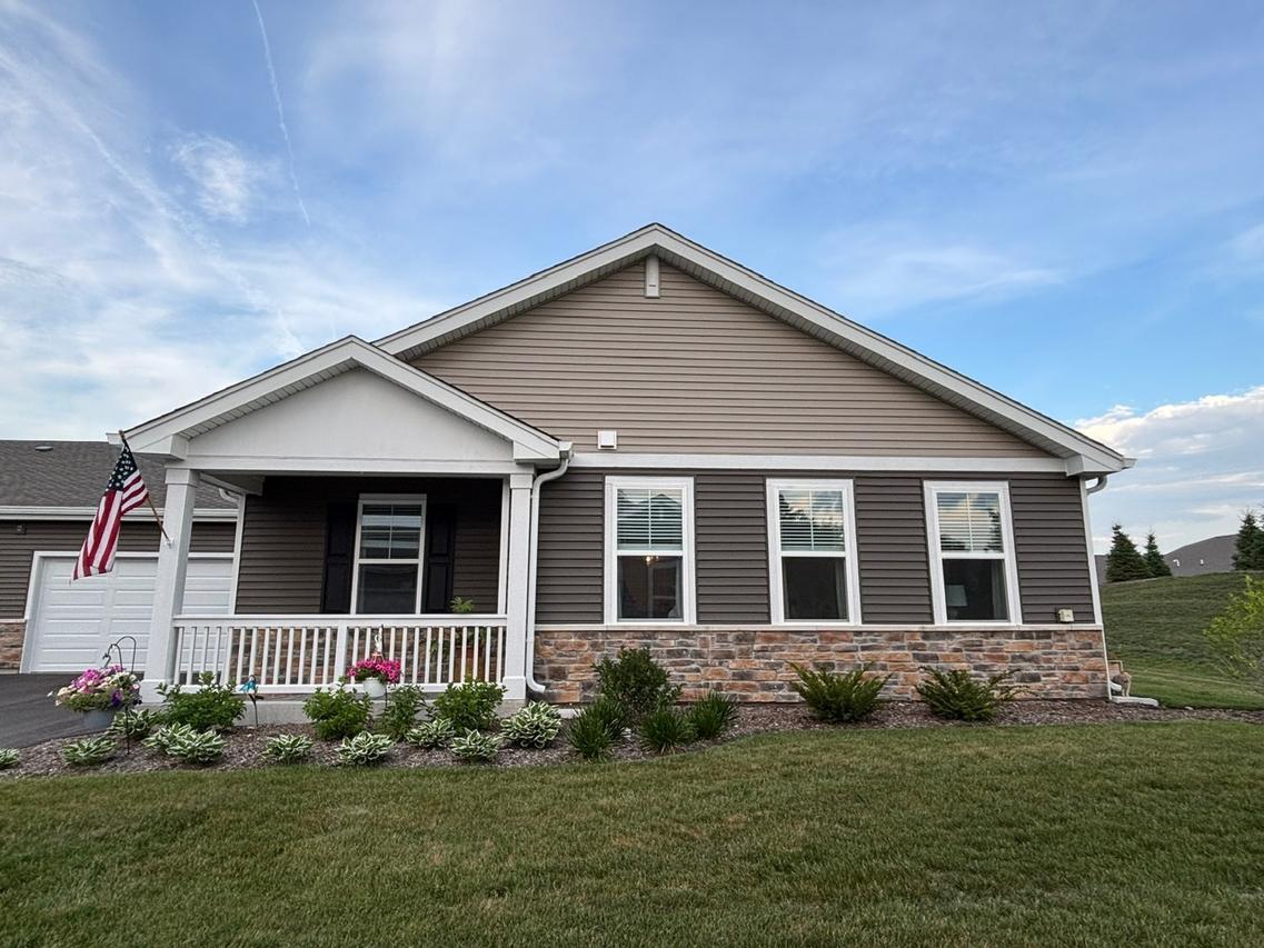 1135 Williamsburg St., Pingree Grove, IL 60140