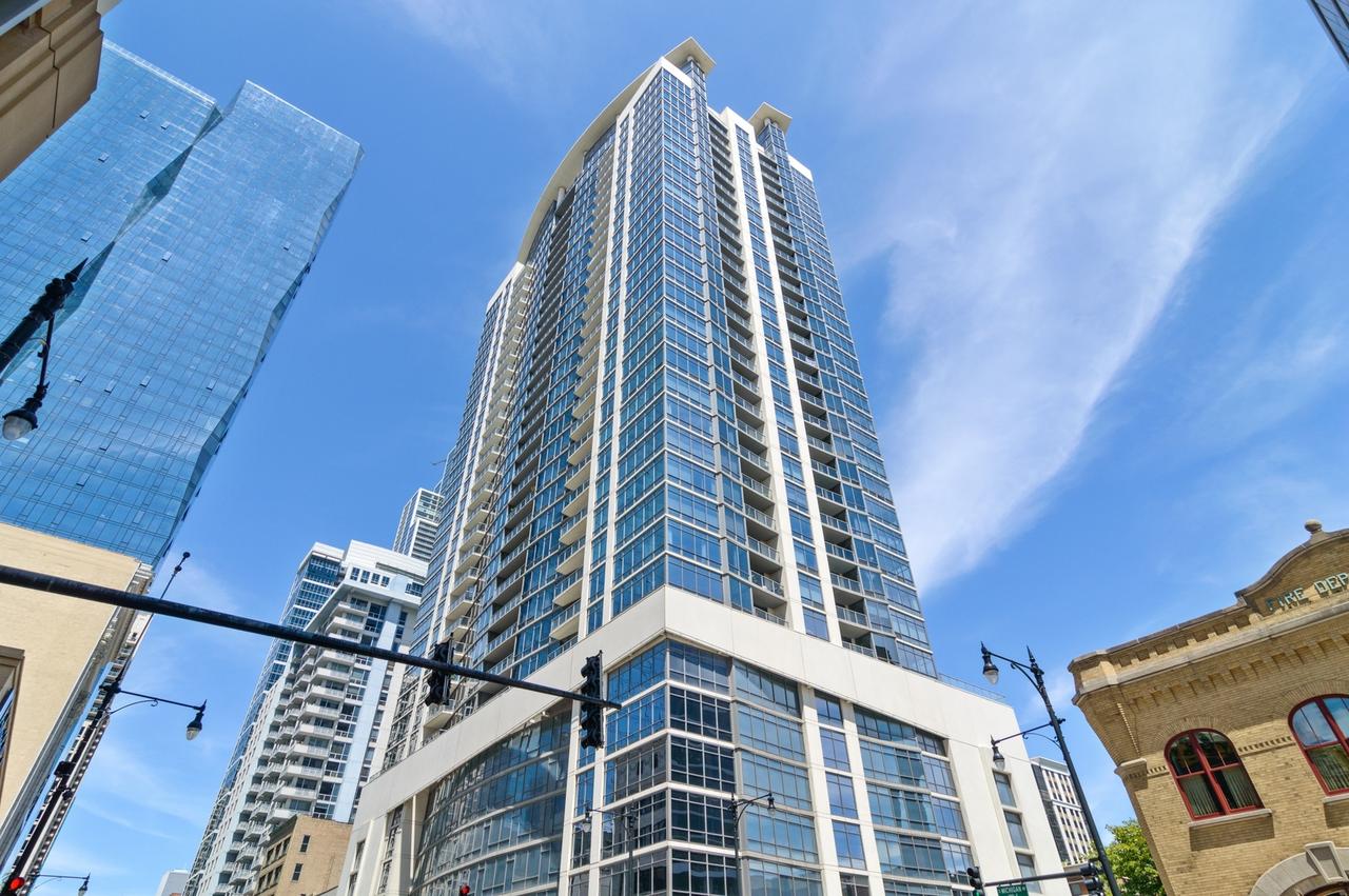 100 E 14th St. #1301, Chicago, IL 60605