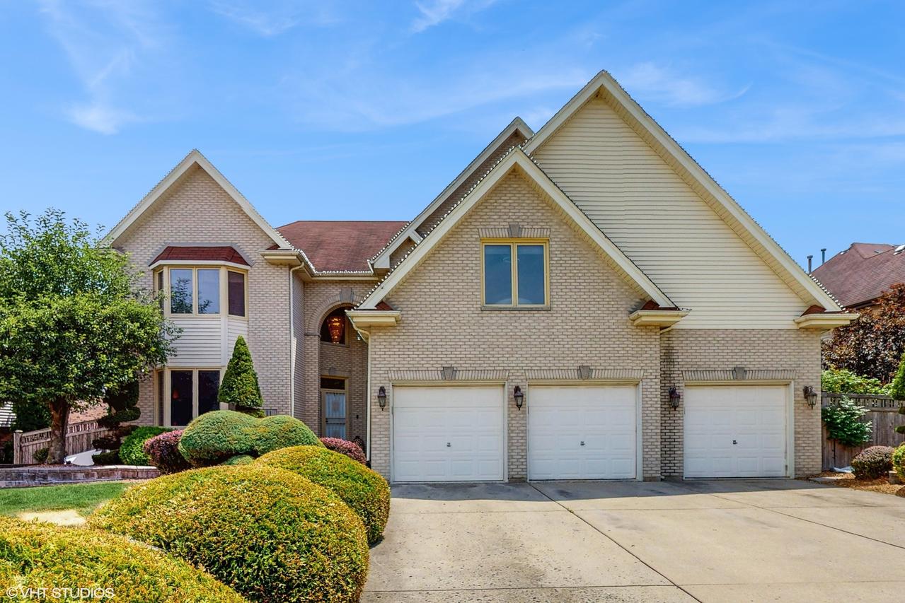 11 Carrington Ct., Hazel Crest, IL 60429