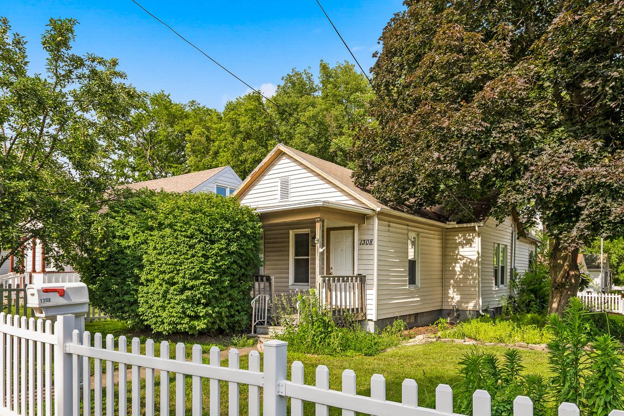 1308 S Wright St., Bloomington, IL 61701