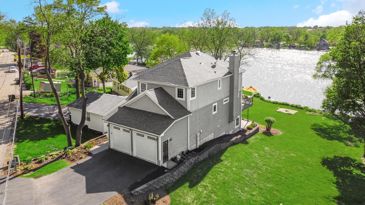 934 Robertson Rd., South Elgin, IL 60177