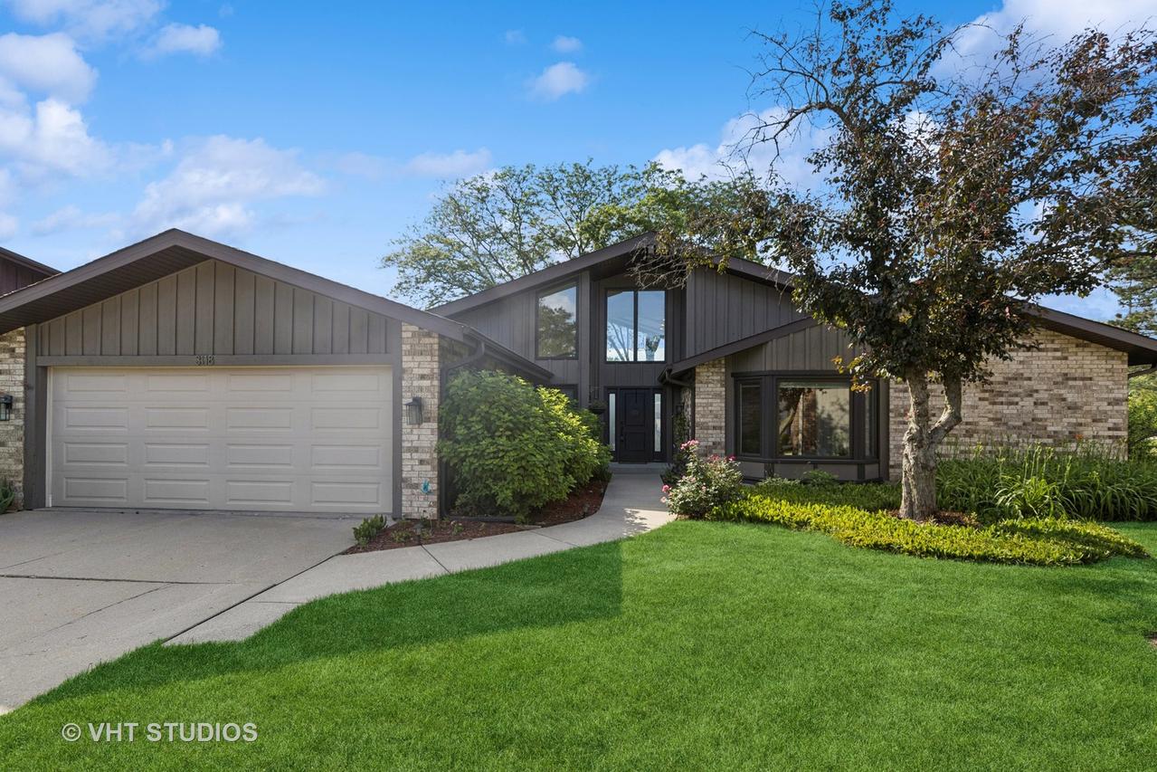 3118 River Falls Dr., Northbrook, IL 60062