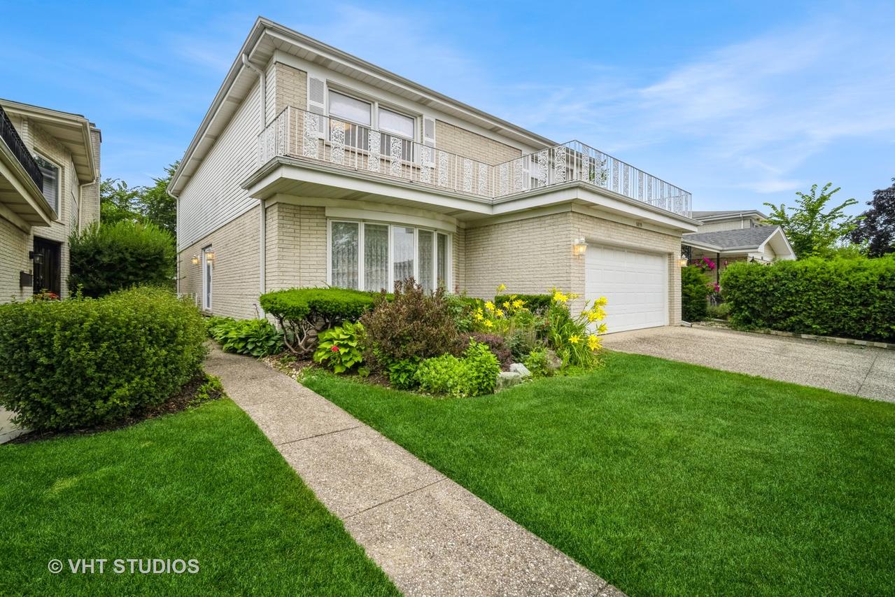 6859 Lockwood Ave., Skokie, IL 60077
