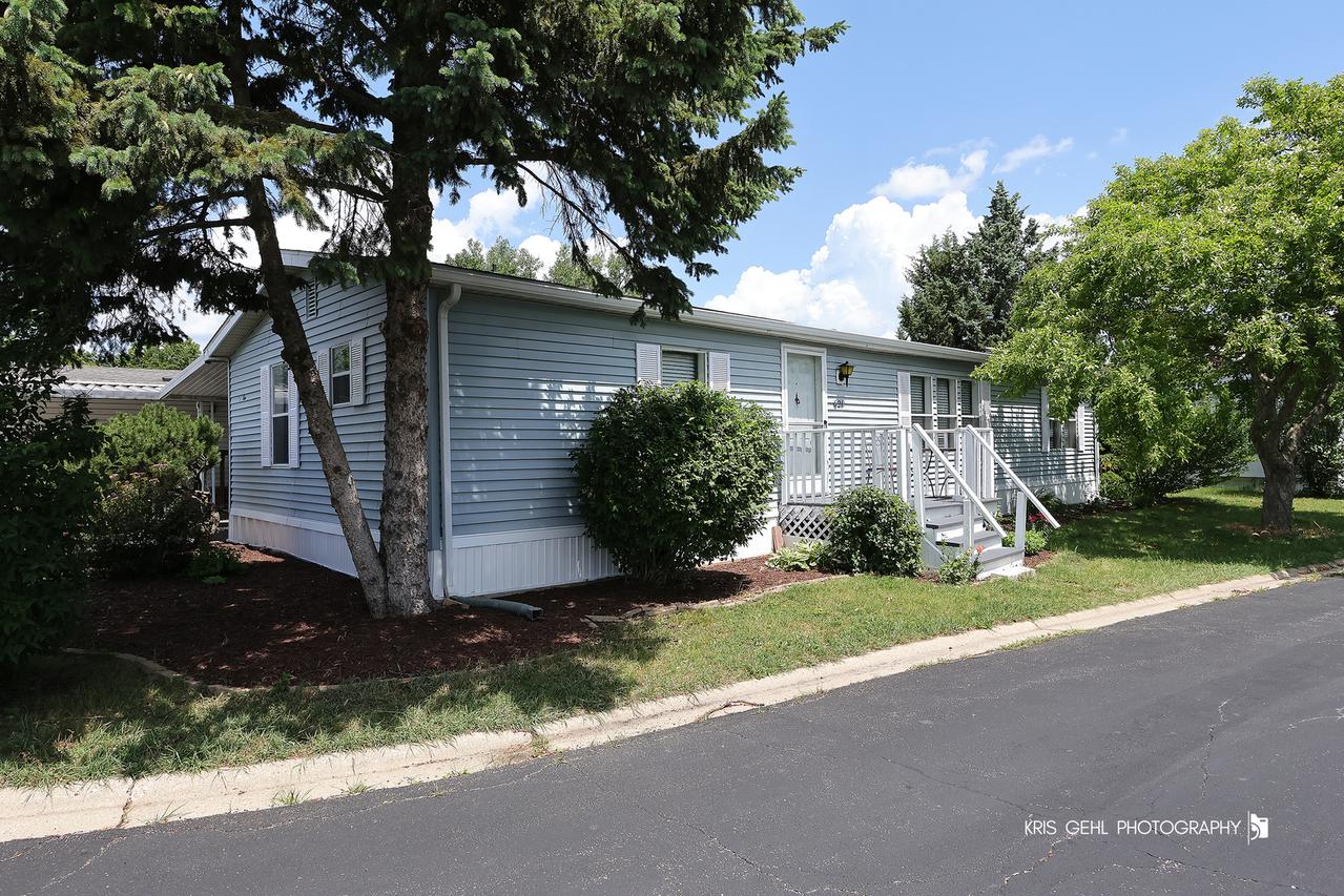 621 Terrace Dr., Crystal Lake, IL 60014