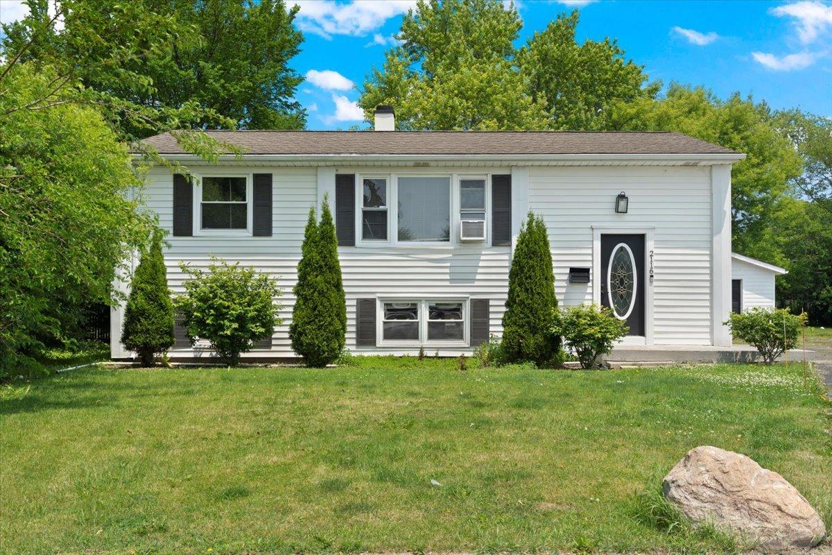 2116 Castle Ct., Waukegan, IL 60087