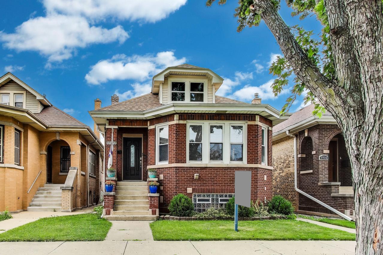 5918 W Eddy St., Chicago, IL 60634