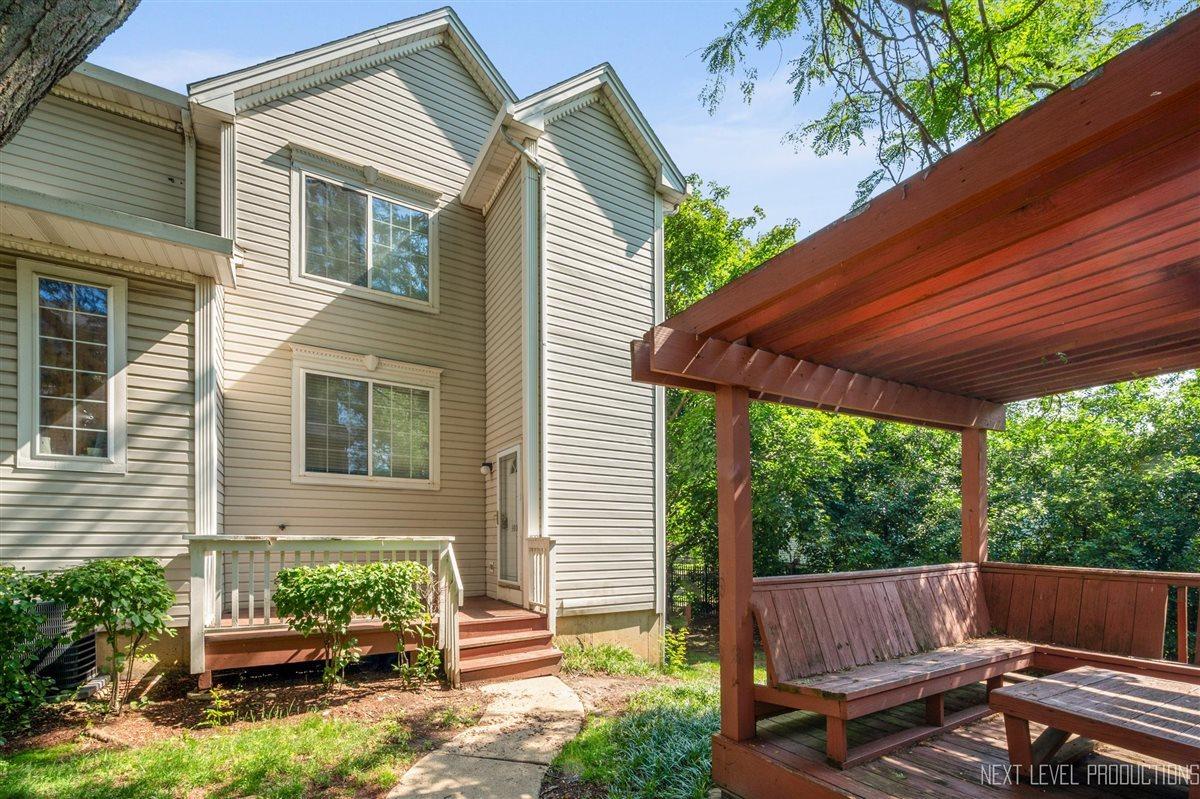 300 Wildrose Ct., Bolingbrook, IL 60440